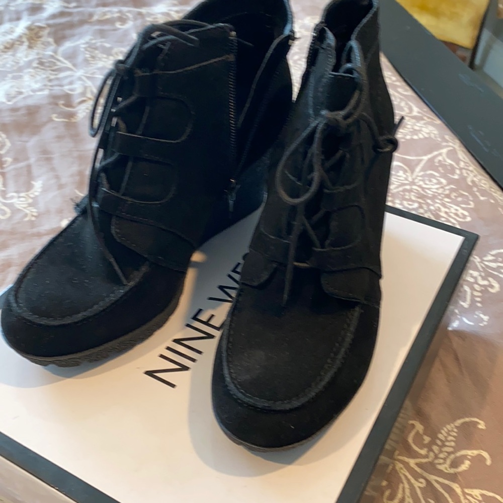 Women’s Nine West wedge bootie, size 8